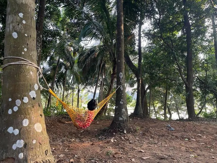 Neermathalam, A Traditional Kerala Tharavadu Palakkad Holiday home